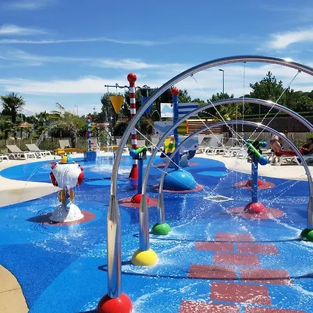 Camping Les Places Dorees 5*